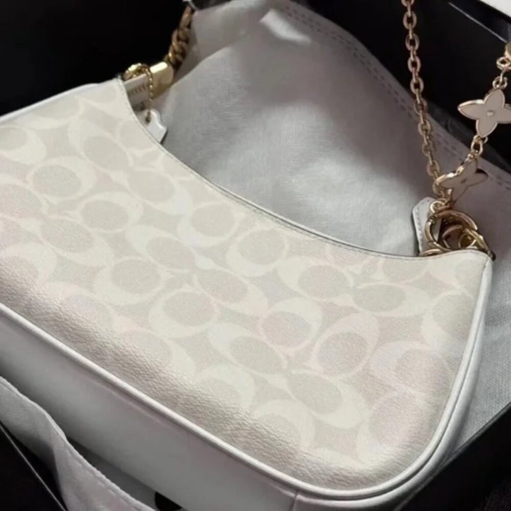 Coach Elegant Cream Shoulder Bag with Gold Accents - Picture 4 of 6